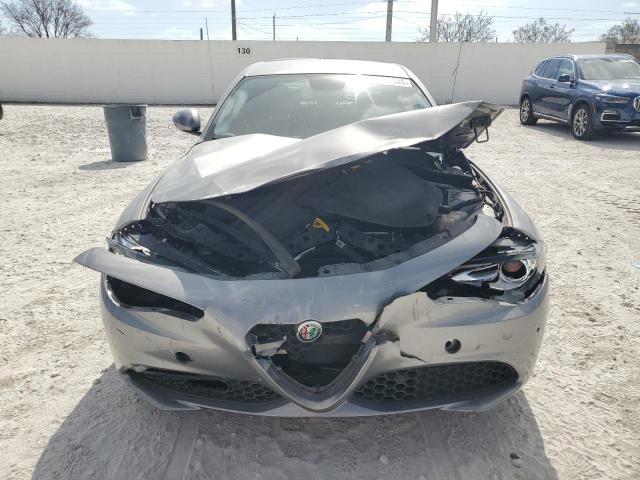 ZARFAEDN3H7550764 - 2017 ALFA ROMEO GIULIA Q4 银色 照片 5