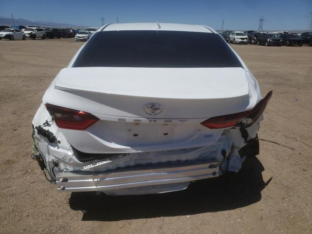 4T1G11AK3RU854094 - 2024 TOYOTA CAMRY SE NIGHT SHADE WHITE photo 6