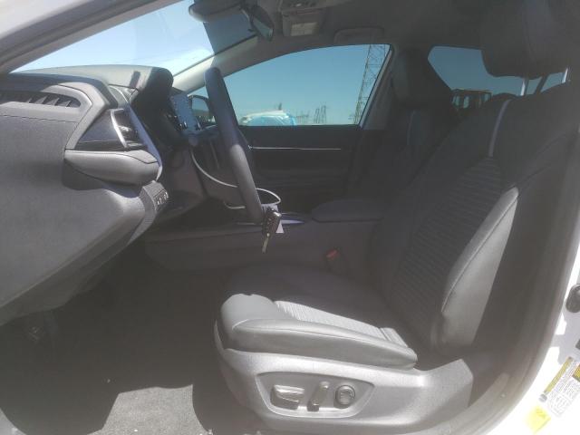 4T1G11AK3RU854094 - 2024 TOYOTA CAMRY SE NIGHT SHADE WHITE photo 7