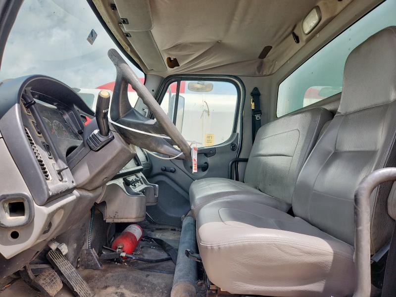 1FVACWDC06DW79065 - 2006 FREIGHTLINER M2 106 MEDIUM DUTY WHITE photo 7