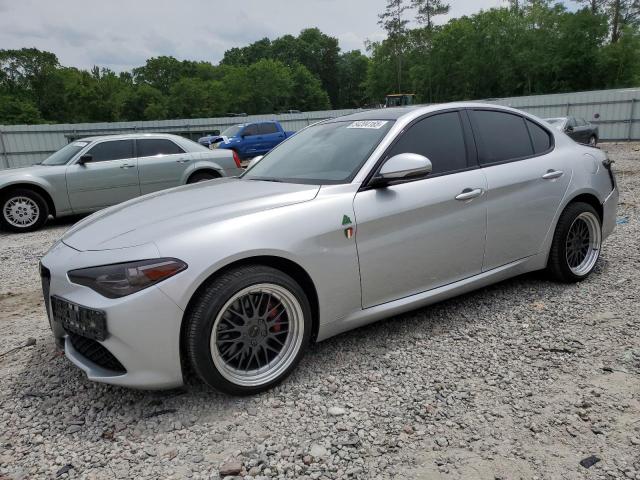 ZARFAEDN9H7547481 - 2017 ALFA ROMEO GIULIA Q4 银色 照片 1