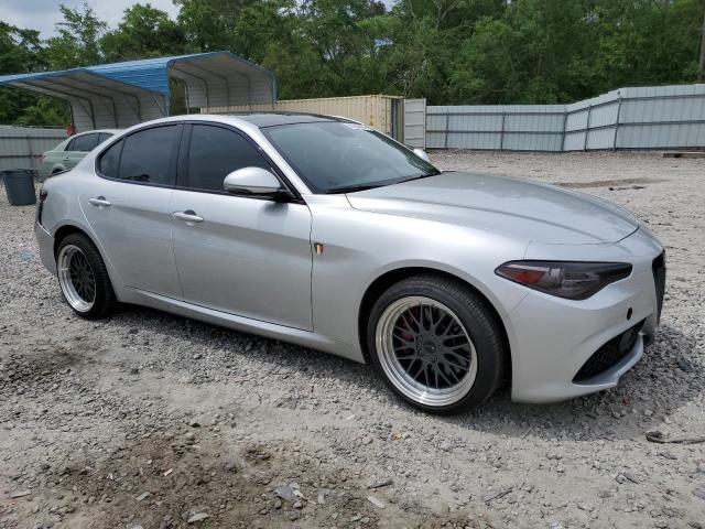 ZARFAEDN9H7547481 - 2017 ALFA ROMEO GIULIA Q4 银色 照片 4