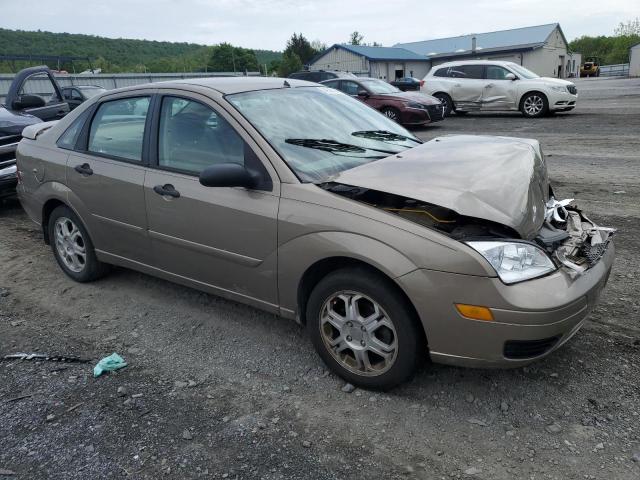 1FAFP34N35W160834 - 2005 FORD FOCUS ZX4 TAN photo 4