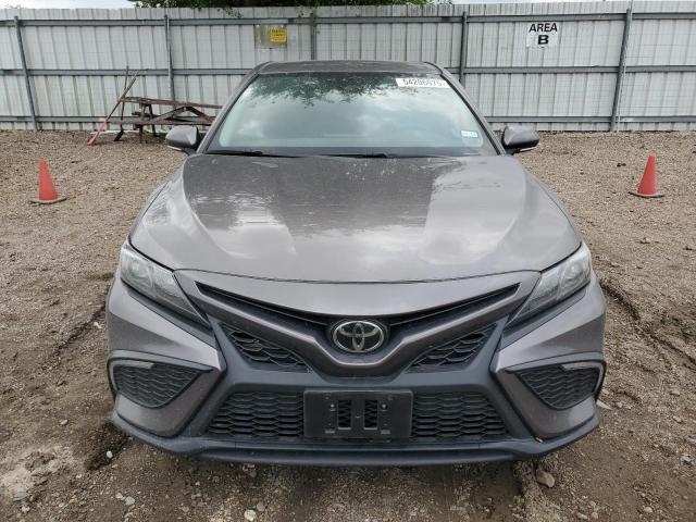 4T1G11AK8RU260049 - 2024 TOYOTA CAMRY SE NIGHT SHADE GRAY photo 5