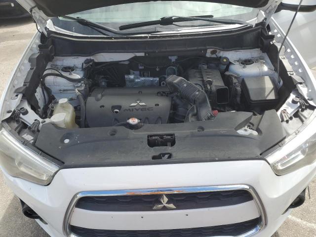 4A4AP3AU5FE010255 - 2015 MITSUBISHI OUTLANDER ES WHITE photo 11