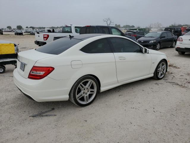 WDDGJ4HB3CF781550 - 2012 MERCEDES-BENZ C 250 WHITE photo 3