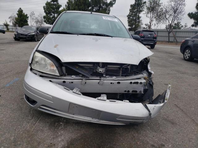 1FAHP34N27W344884 - 2007 FORD FOCUS ZX4 SILVER photo 5