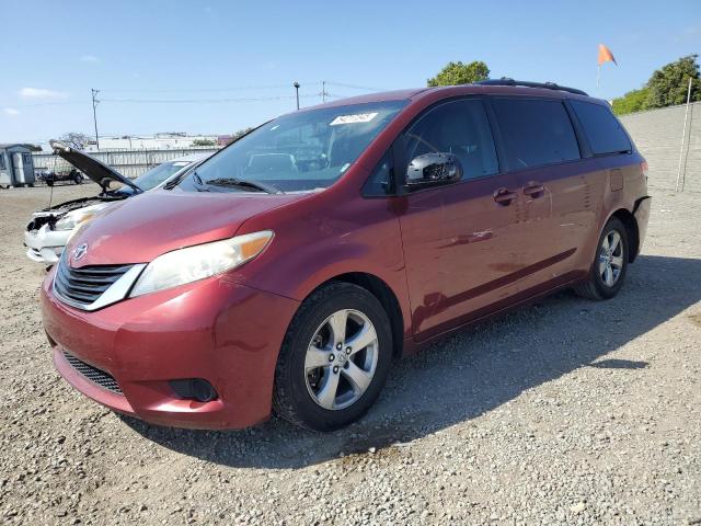2013 TOYOTA SIENNA LE, null