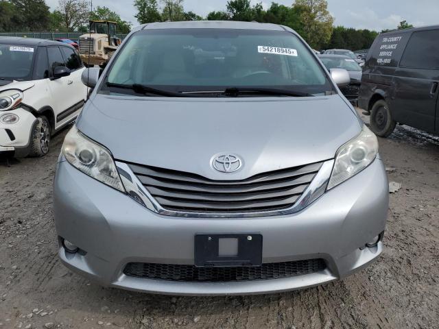5TDYK3DCXCS278957 - 2012 TOYOTA SIENNA XLE Silber Foto 5