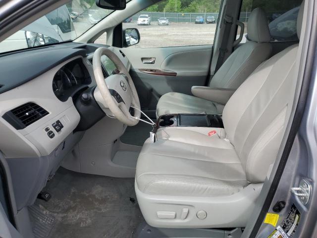 5TDYK3DCXCS278957 - 2012 TOYOTA SIENNA XLE Silber Foto 7