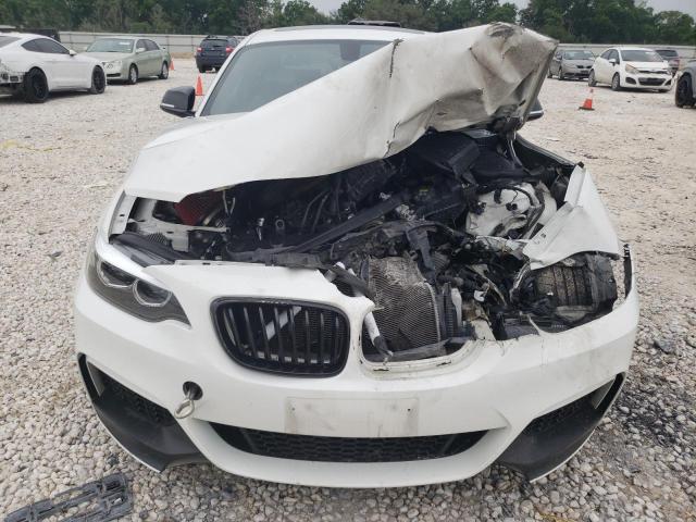 WBA2J5C57JVB28086 - 2018 BMW M240I Weiß Foto 5