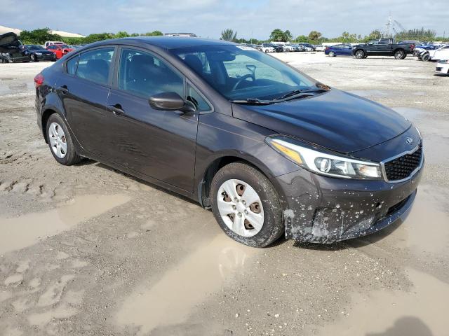 3KPFL4A70HE018358 - 2017 KIA FORTE LX CHARCOAL photo 4