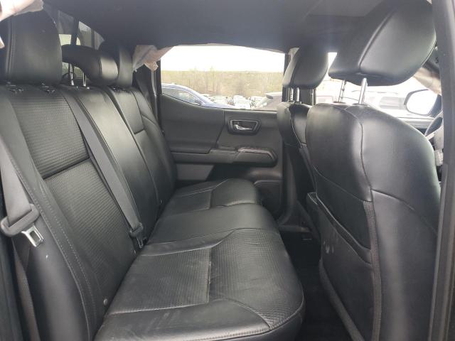 3TMDZ5BN3JM051584 - 2018 TOYOTA TACOMA DOUBLE CAB ვერცხლისფერი ფოტო 10