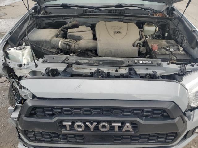 3TMDZ5BN3JM051584 - 2018 TOYOTA TACOMA DOUBLE CAB ვერცხლისფერი ფოტო 11