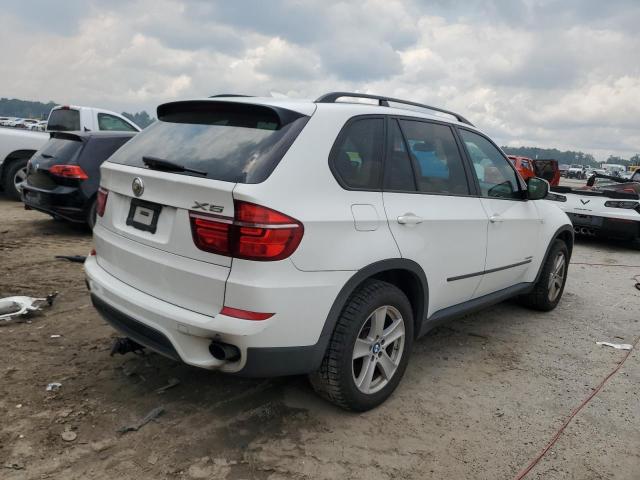 5UXZW0C57BL371217 - 2011 BMW X5 XDRIVE35D WHITE photo 3