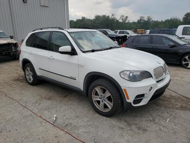 5UXZW0C57BL371217 - 2011 BMW X5 XDRIVE35D WHITE photo 4