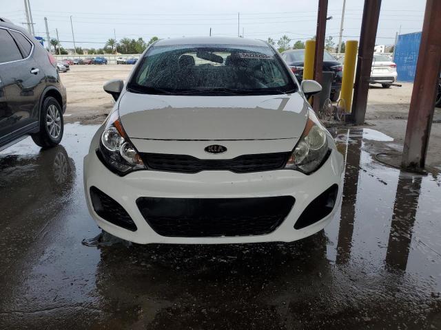 KNADM5A3XF6429421 - 2015 KIA RIO LX WHITE photo 5