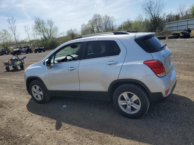 KL7CJPSB2JB682626 - 2018 CHEVROLET TRAX 1LT SILVER photo 2