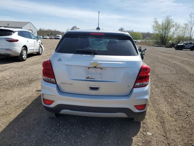 KL7CJPSB2JB682626 - 2018 CHEVROLET TRAX 1LT SILVER photo 6
