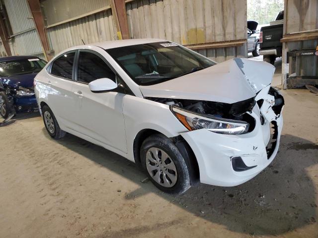 KMHCT4AE3GU073075 - 2016 HYUNDAI ACCENT SE WHITE photo 4