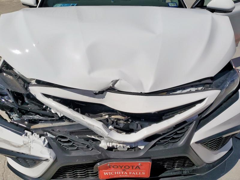 4T1G11AK9RU218912 - 2024 TOYOTA CAMRY SE NIGHT SHADE WHITE photo 11