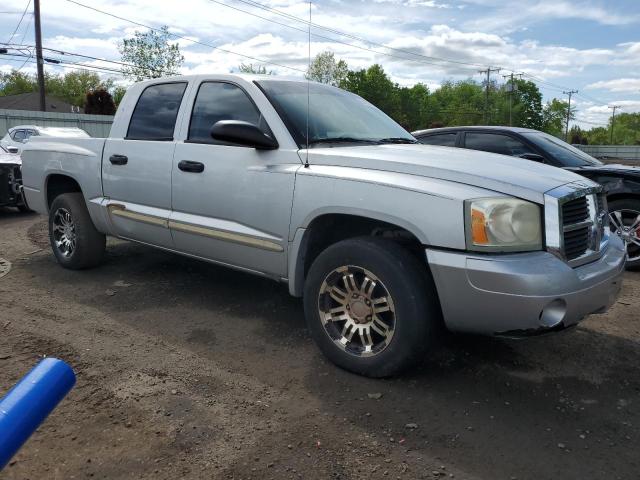 1D7HE48N85S261633 - 2005 DODGE DAKOTA QUAD SLT SILVER photo 4