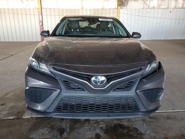 4T1G11AK0PU777701 - 2023 TOYOTA CAMRY SE NIGHT SHADE GRAY photo 5
