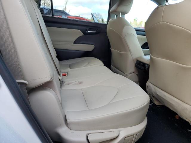5TDGZRBH5MS066039 - 2021 TOYOTA HIGHLANDER XLE WHITE photo 11