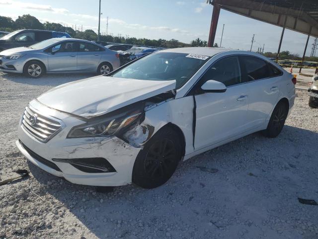 5NPE24AF0GH387592 - 2016 HYUNDAI SONATA SE WHITE photo 1