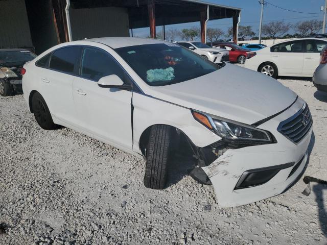 5NPE24AF0GH387592 - 2016 HYUNDAI SONATA SE WHITE photo 4