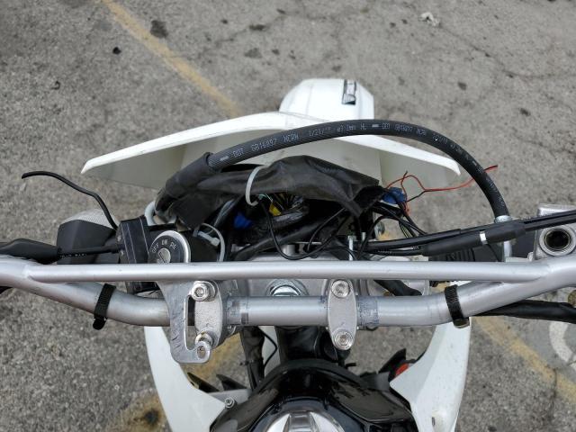 JS1SK43A0K7100585 - 2019 SUZUKI DR-Z400 S WHITE photo 7