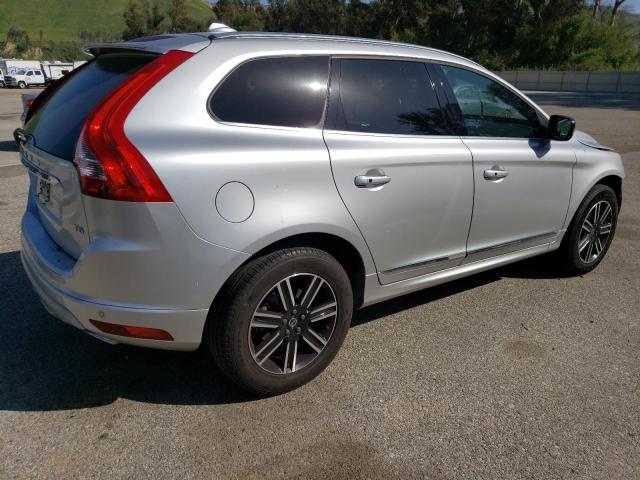 YV440MDR1H2222450 - 2017 VOLVO XC60 T5 DYNAMIC ვერცხლისფერი ფოტო 3