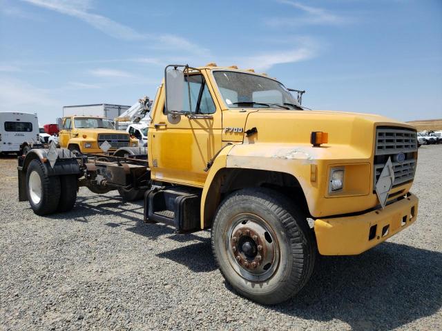 1FDPF70J5PVA09994 - 1993 FORD F700 YELLOW photo 4