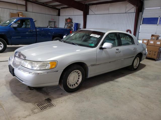 1LNHM81W32Y628546 - 2002 LINCOLN TOWN CAR EXECUTIVE Silber Foto 1