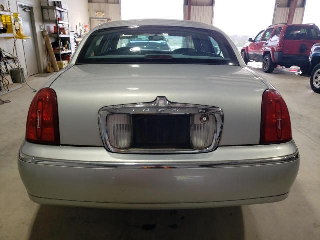 1LNHM81W32Y628546 - 2002 LINCOLN TOWN CAR EXECUTIVE Silber Foto 6