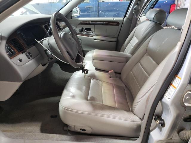 1LNHM81W32Y628546 - 2002 LINCOLN TOWN CAR EXECUTIVE Silber Foto 7