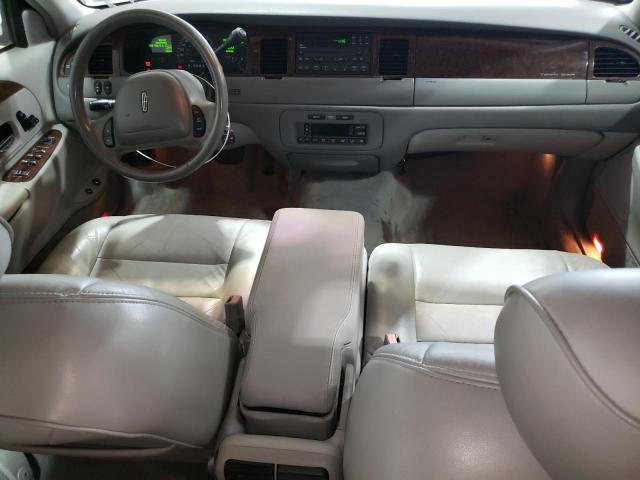 1LNHM81W32Y628546 - 2002 LINCOLN TOWN CAR EXECUTIVE Silber Foto 8