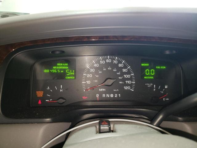 1LNHM81W32Y628546 - 2002 LINCOLN TOWN CAR EXECUTIVE Silber Foto 9