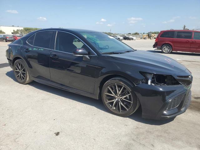 4T1G11AK8RU188978 - 2024 TOYOTA CAMRY SE NIGHT SHADE BLACK photo 4