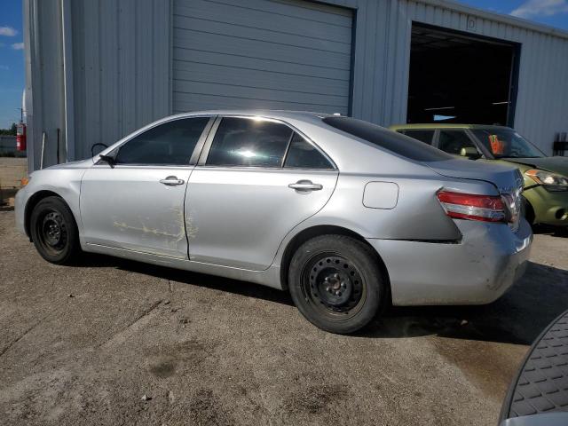 4T1BF3EK4BU752410 - 2011 TOYOTA CAMRY BASE SILVER photo 2