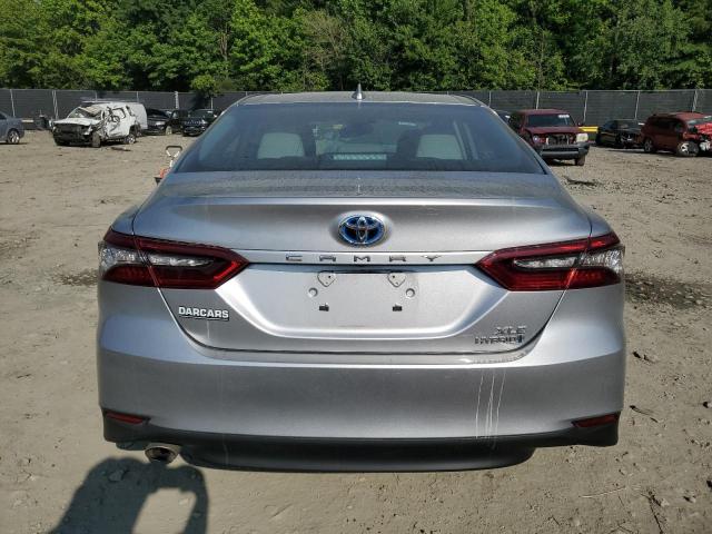 4T1F31AK6NU585394 - 2022 TOYOTA CAMRY XLE SILVER photo 6