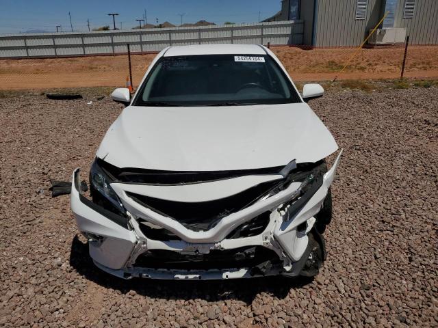 4T1B11HK2JU039860 - 2018 TOYOTA CAMRY L WHITE photo 5