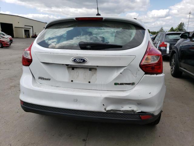 1FADP3R45EL264721 - 2014 FORD FOCUS BEV WHITE photo 6