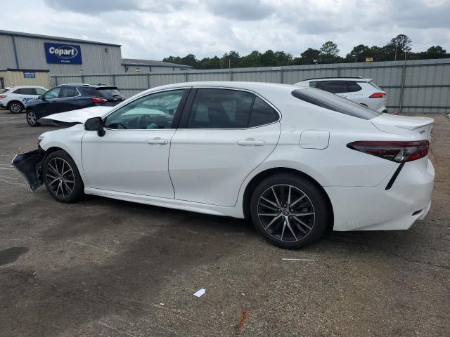 4T1G11AKXPU732247 - 2023 TOYOTA CAMRY SE NIGHT SHADE WHITE photo 2