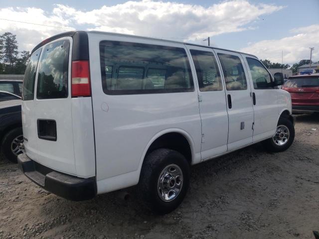 1GTHG35K181205309 - 2008 GMC SAVANA G3500 WHITE photo 3