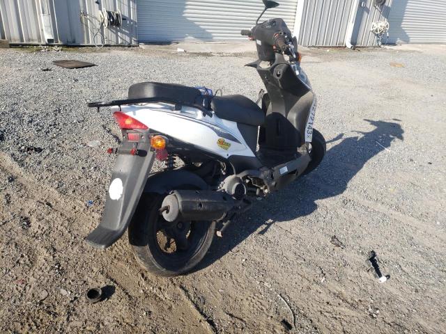 LC2U6A023NC000312 - 2022 KYMCO USA INC AGILITY 50 WHITE photo 4