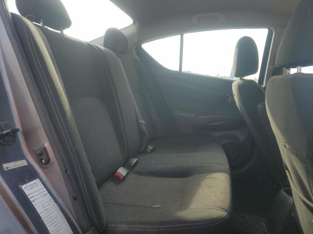 3N1CN7AP5JL845002 - 2018 NISSAN VERSA S ნაცრისფერი ფოტო 10