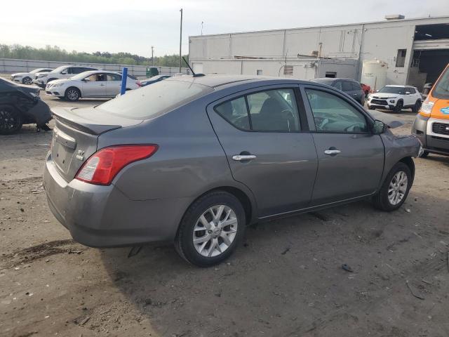 3N1CN7AP5JL845002 - 2018 NISSAN VERSA S ნაცრისფერი ფოტო 3