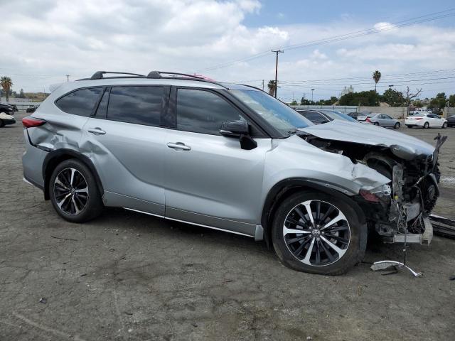 5TDJZRAH9MS083384 - 2021 TOYOTA HIGHLANDER XSE SILVER photo 4