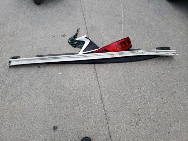 SJKCH5CP4JA046273 - 2018 INFINITI QX30 BASE WHITE photo 13